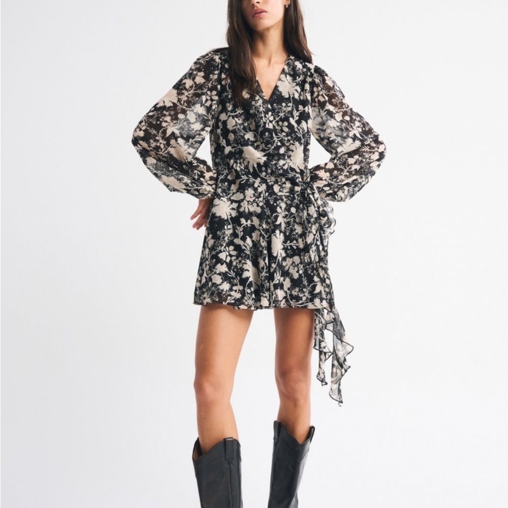 Abercrombie & Fitch Black and Cream Floral Long Sleeve Dress